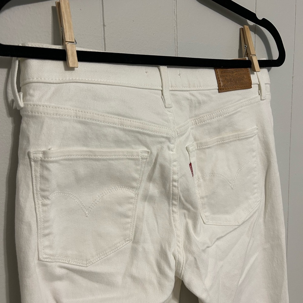 White Levi's Shaping Skinny Jeans